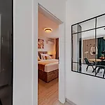 Lovely Modern Antea With Private Pool Near Vakantiehuis