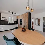 Vakantiehuis Lovely Modern Antea With Private Pool Near