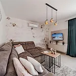 Lovely Modern Antea With Private Pool Near Vakantiehuis Vela Luka