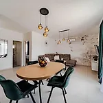 Lovely Modern Antea With Private Pool Near *