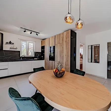 度假居 Lovely Modern Antea With Private Pool Near
