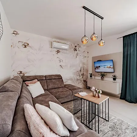 Lovely Modern Antea With Private Pool Near 度假居 尼亚卢卡
