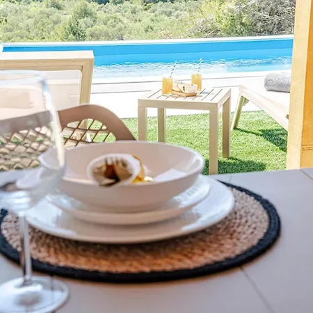 度假居 Lovely Modern Antea With Private Pool Near 尼亚卢卡