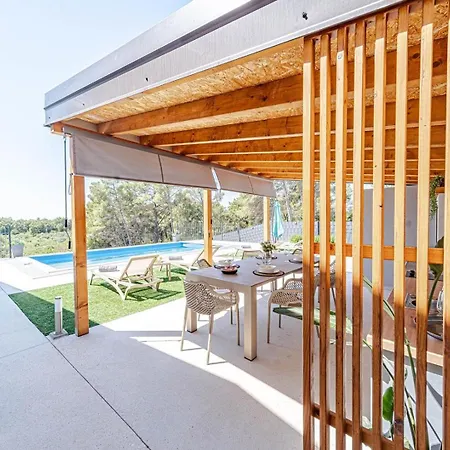 Lovely Modern Antea With Private Pool Near 尼亚卢卡