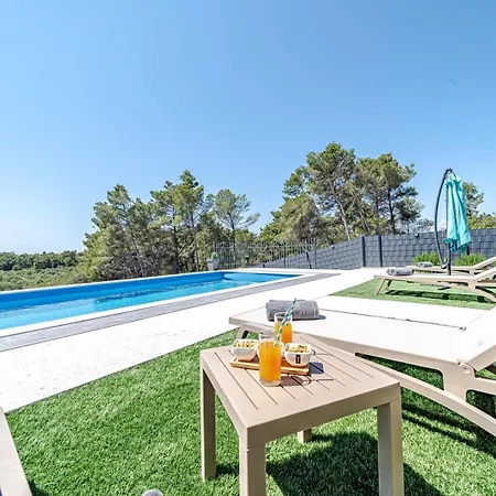 度假居 Lovely Modern Antea With Private Pool Near 尼亚卢卡