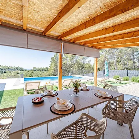 Lovely Modern Antea With Private Pool Near 度假居