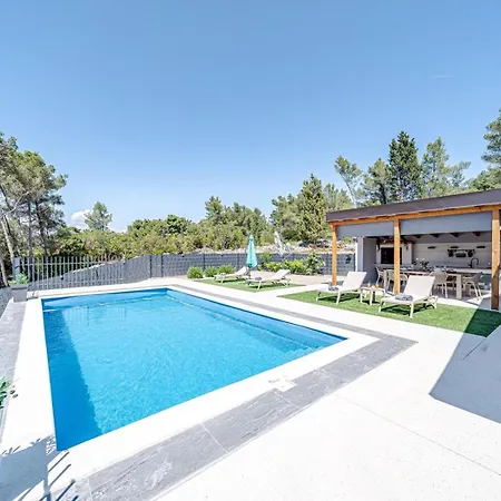 Lovely Modern Antea With Private Pool Near *