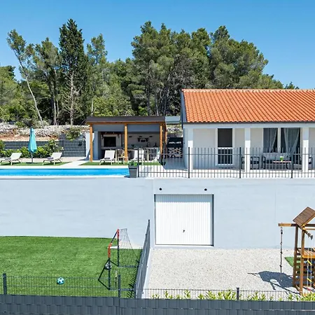 度假居 Lovely Modern Antea With Private Pool Near *