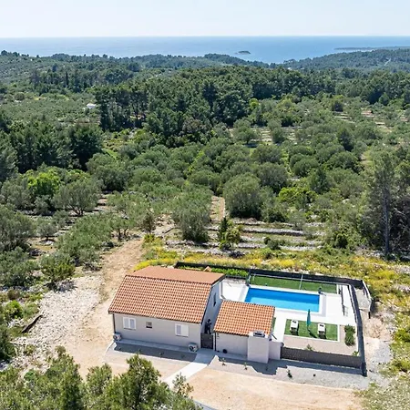 Lovely Modern Antea With Private Pool Near Vela Luka