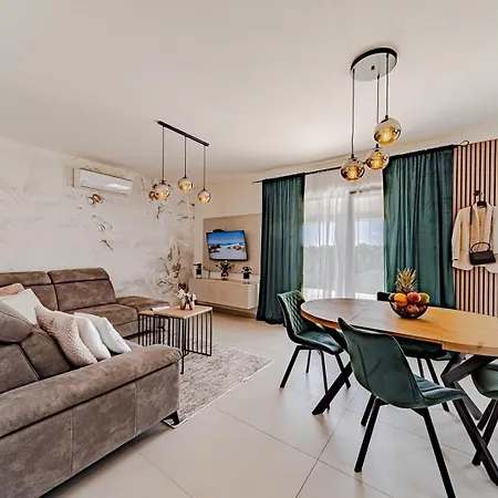Lovely Modern Antea With Private Pool Near