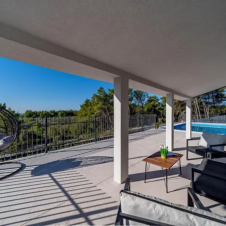 Lovely Modern Antea With Private Pool Near بيت للعطل