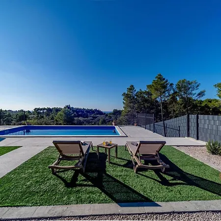 Lovely Modern Antea With Private Pool Near