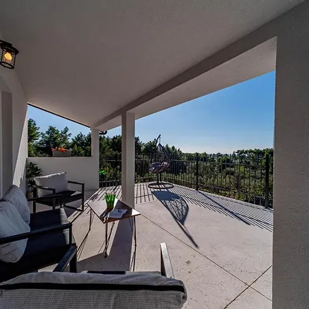 Lovely Modern Antea With Private Pool Near