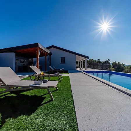 Lovely Modern Antea With Private Pool Near Villa