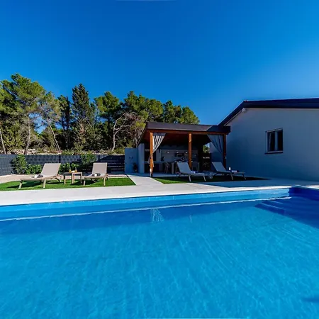 Villa Lovely Modern Antea With Private Pool Near