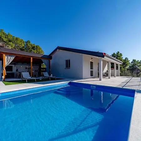 Villa Lovely Modern Antea With Private Pool Near *