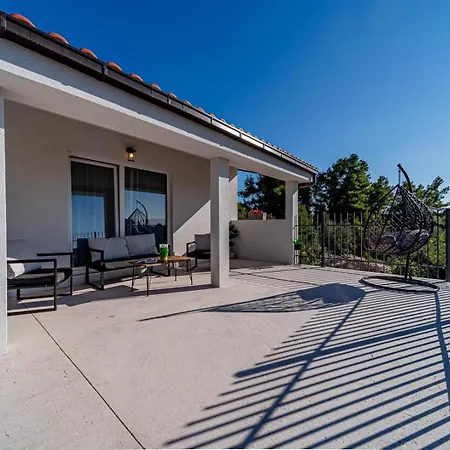 Lovely Modern Antea With Private Pool Near Villa Vela Luka