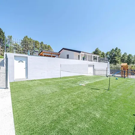 Lovely Modern Antea With Private Pool Near بيت للعطل *