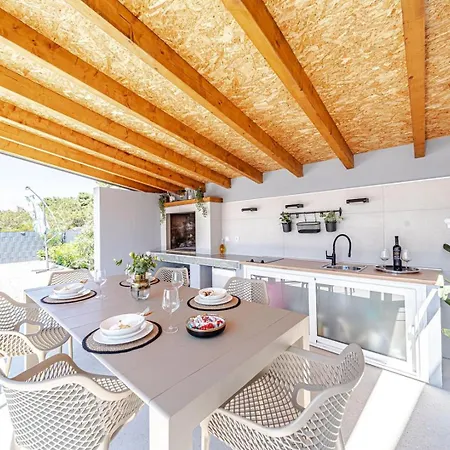 Lovely Modern Antea With Private Pool Near بيت للعطل *