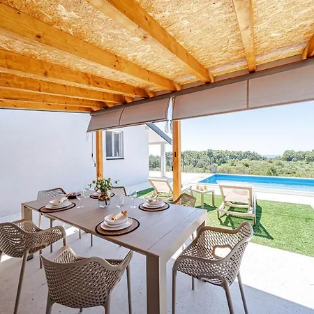 بيت للعطل Lovely Modern Antea With Private Pool Near فيلا لوكا