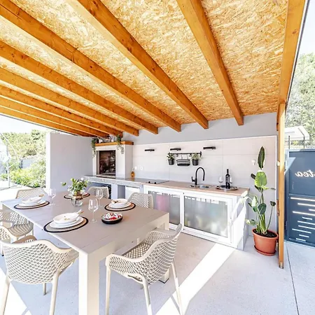 Lovely Modern Antea With Private Pool Near فيلا لوكا